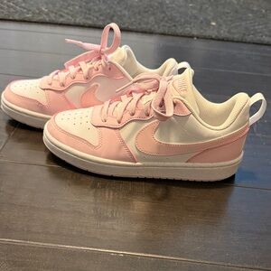 Girls low top Nikes